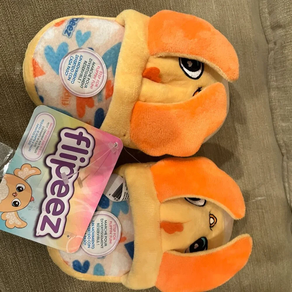 Slippers for Kids  (Flipeez) (Size Small Fits Kids Sizes 10-13 US)  (new/shoes/x